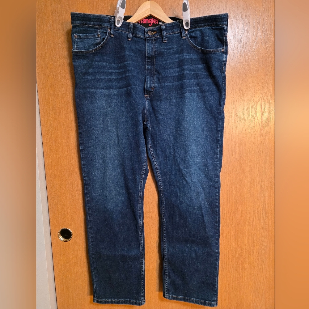 Wrangler Men's Dark Blue Relaxed Jeans 46x30